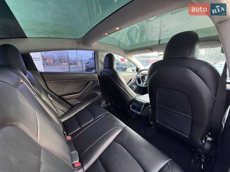 Седан Tesla Model 3 2019 в Луцке
