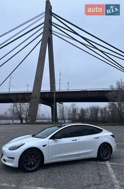 Седан Tesla Model 3 2021 в Киеве
