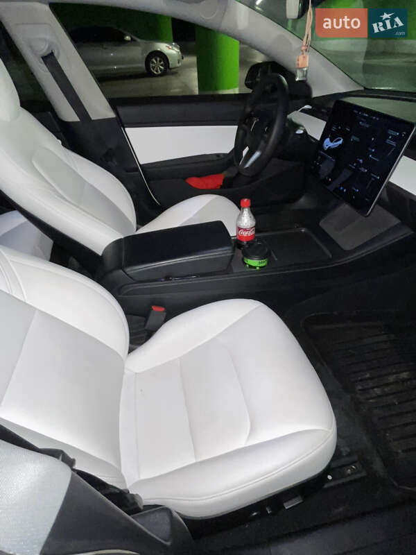 Седан Tesla Model 3 2021 в Киеве