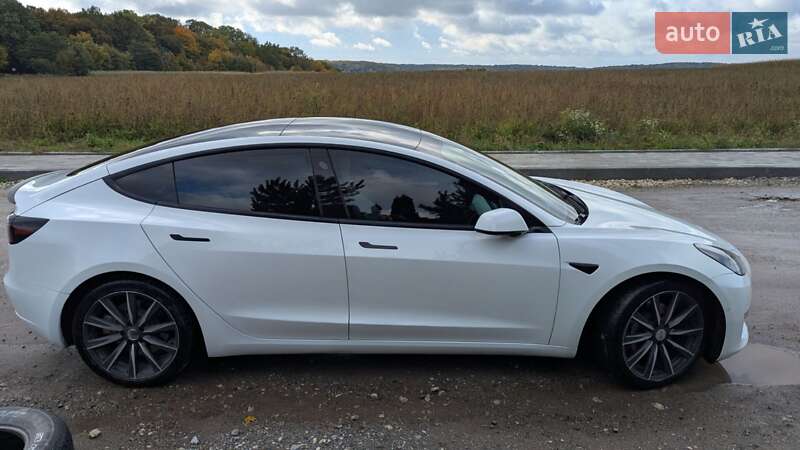 Седан Tesla Model 3 2021 в Тернополе