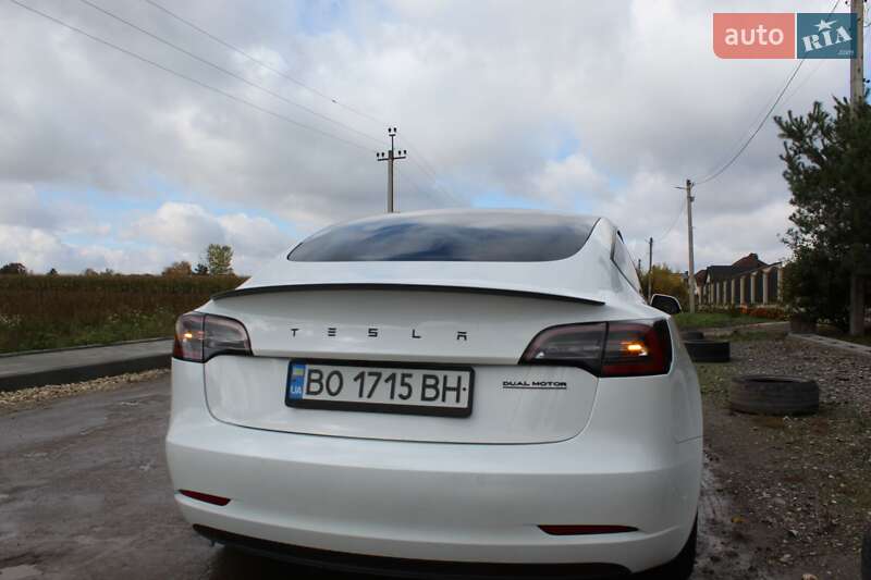Седан Tesla Model 3 2021 в Тернополе