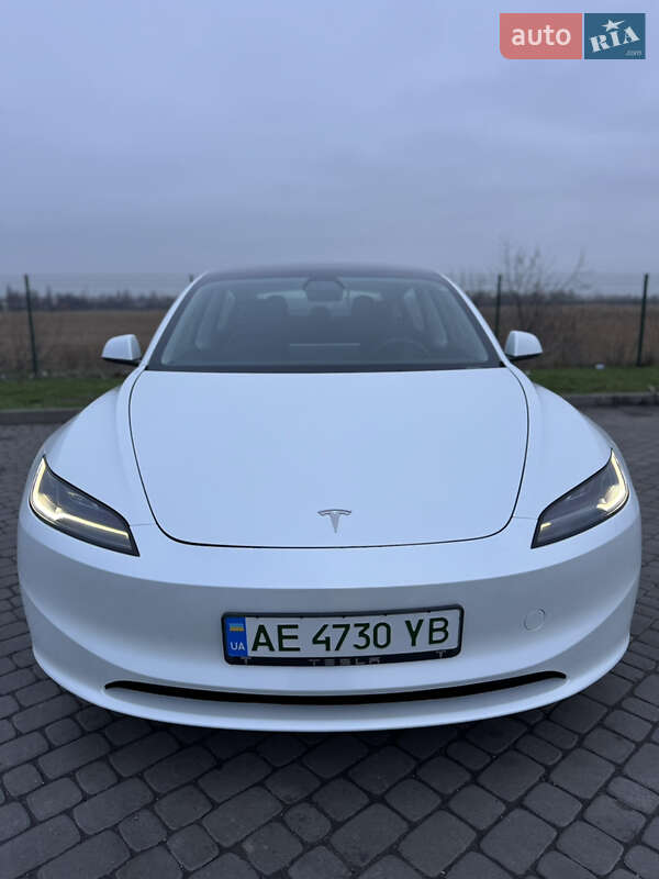 Седан Tesla Model 3 2024 в Дніпрі