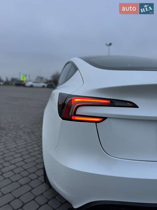 Седан Tesla Model 3 2024 в Дніпрі