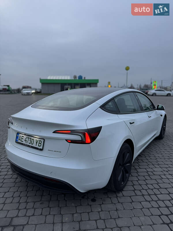 Седан Tesla Model 3 2024 в Дніпрі