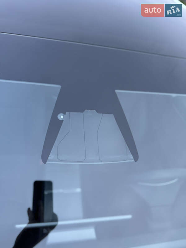Седан Tesla Model 3 2024 в Дніпрі