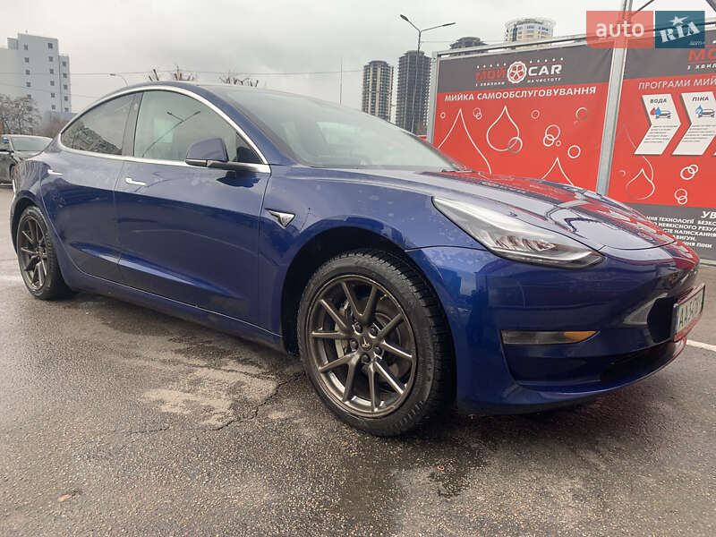 Седан Tesla Model 3 2018 в Житомире