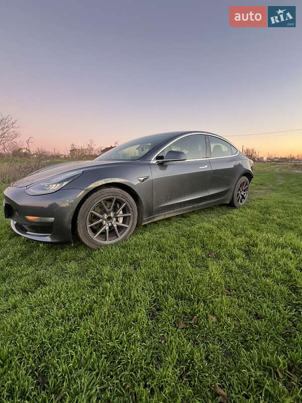 Седан Tesla Model 3 2018 в Одессе