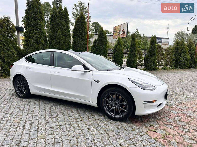 Седан Tesla Model 3 2019 в Берегово