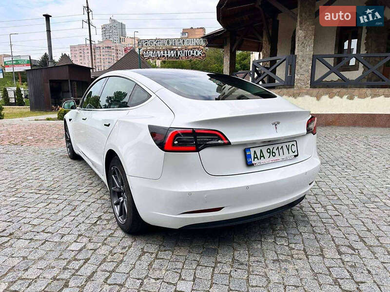 Седан Tesla Model 3 2019 в Берегово