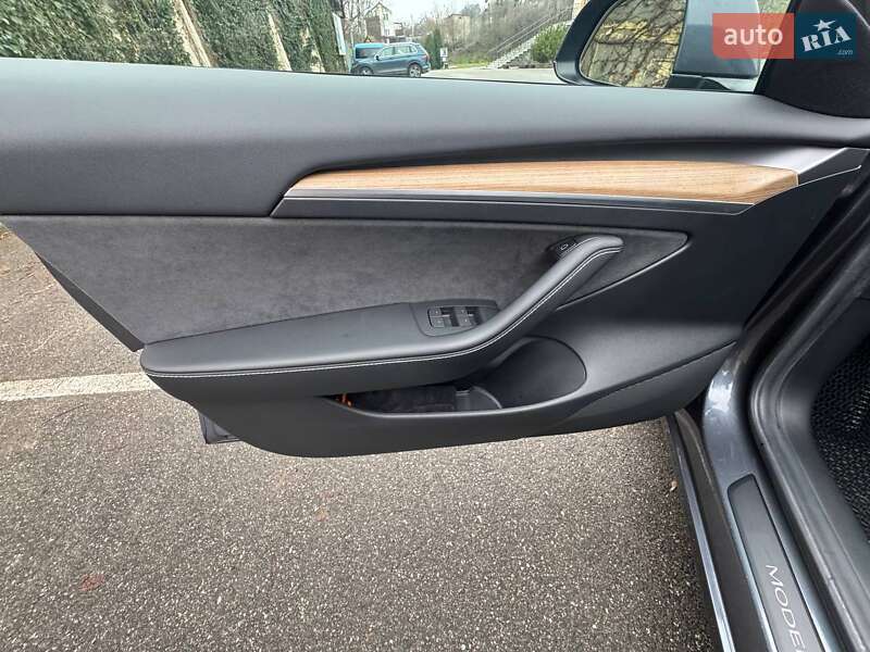 Седан Tesla Model 3 2023 в Киеве фото 24 Седан Tesla Model 3 2023 в Киеве
