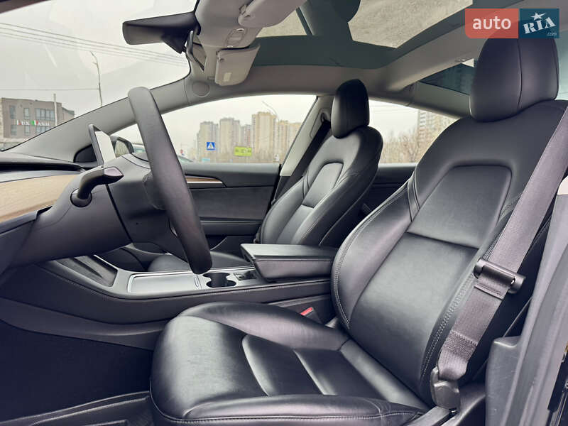 Седан Tesla Model 3 2022 в Киеве