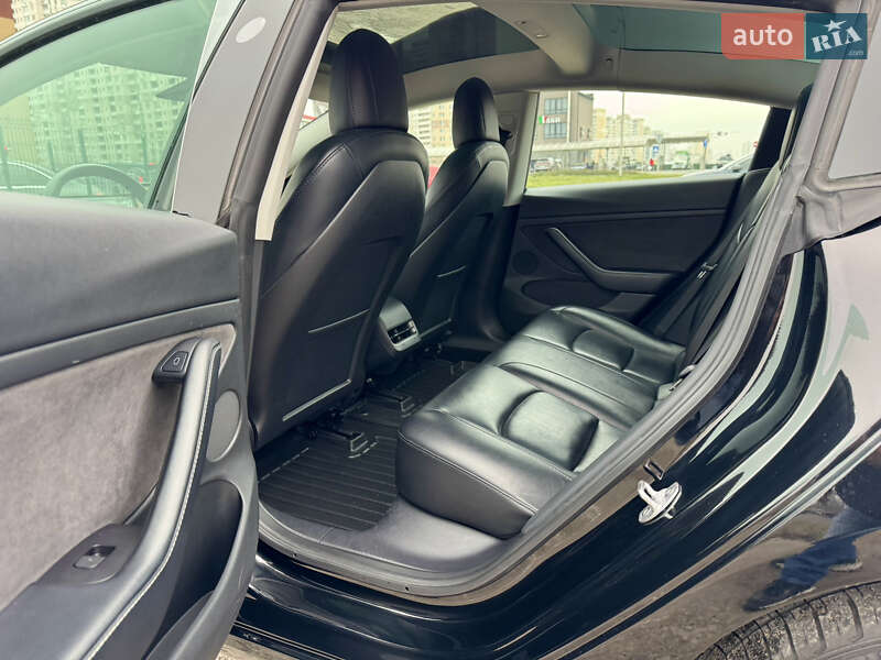 Седан Tesla Model 3 2022 в Киеве