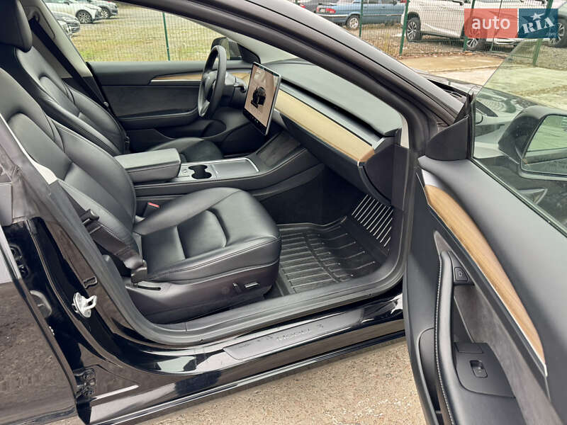 Седан Tesla Model 3 2022 в Киеве