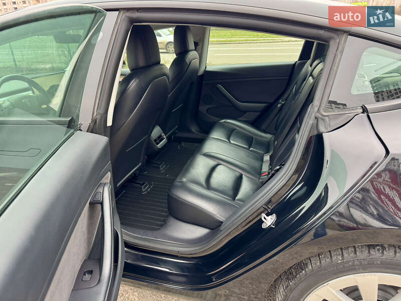 Седан Tesla Model 3 2022 в Киеве