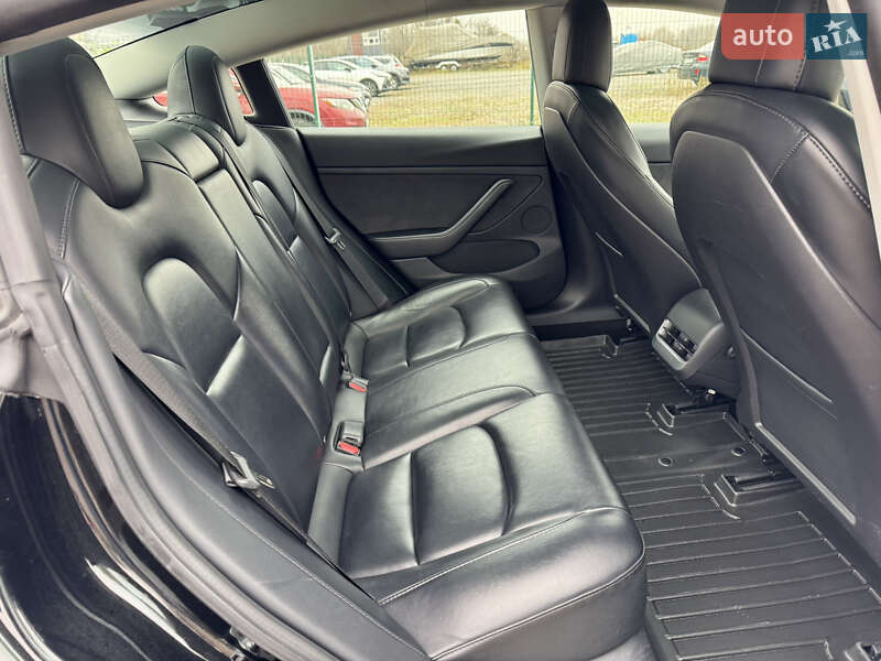 Седан Tesla Model 3 2022 в Киеве