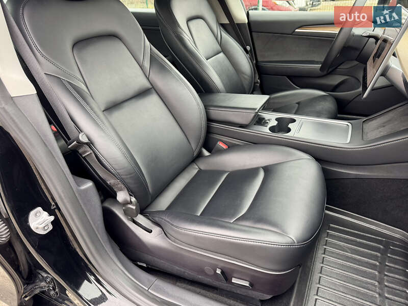 Седан Tesla Model 3 2022 в Киеве