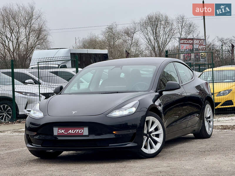 Седан Tesla Model 3 2022 в Киеве