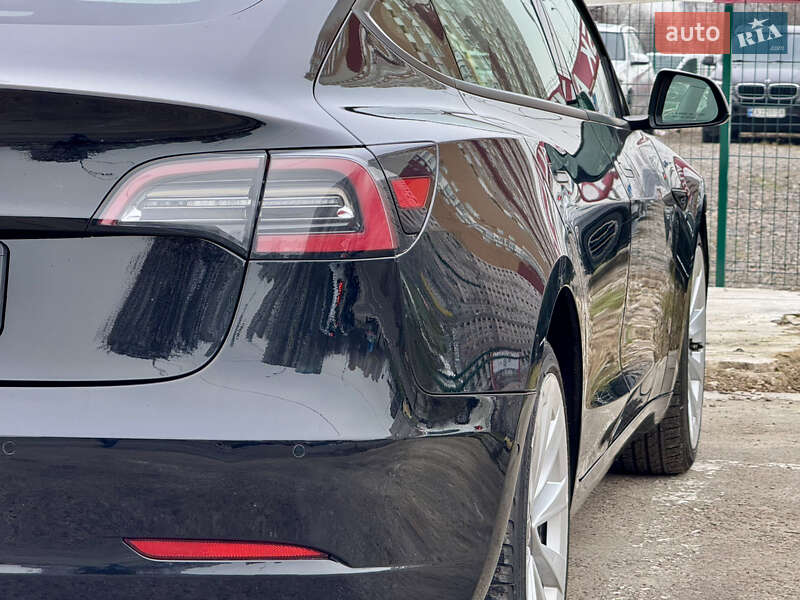 Седан Tesla Model 3 2022 в Киеве