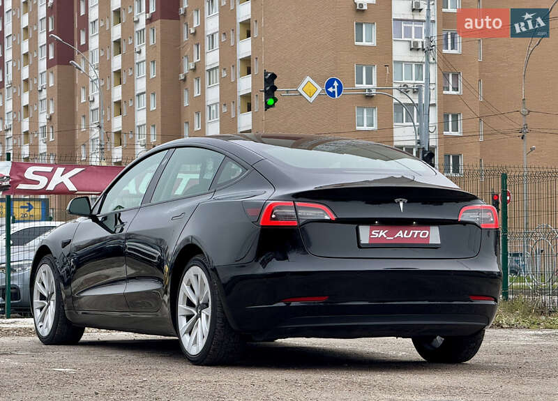 Седан Tesla Model 3 2022 в Киеве