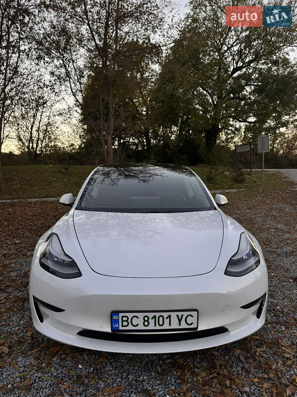 Седан Tesla Model 3 2020 в Львове