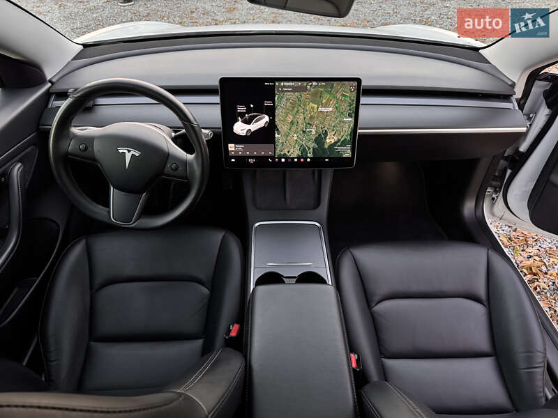 Седан Tesla Model 3 2020 в Львове