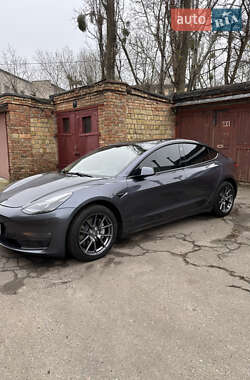 Седан Tesla Model 3 2021 в Киеве
