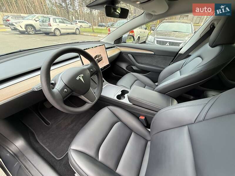 Седан Tesla Model 3 2023 в Киеве