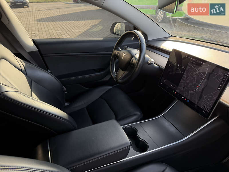 Седан Tesla Model 3 2018 в Ивано-Франковске