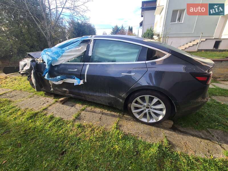 Седан Tesla Model 3 2019 в Львове