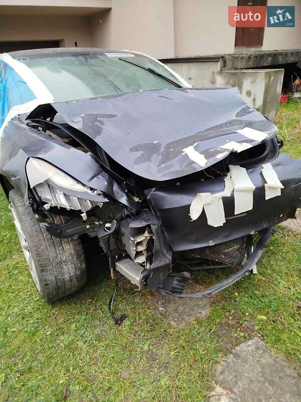 Седан Tesla Model 3 2019 в Львове