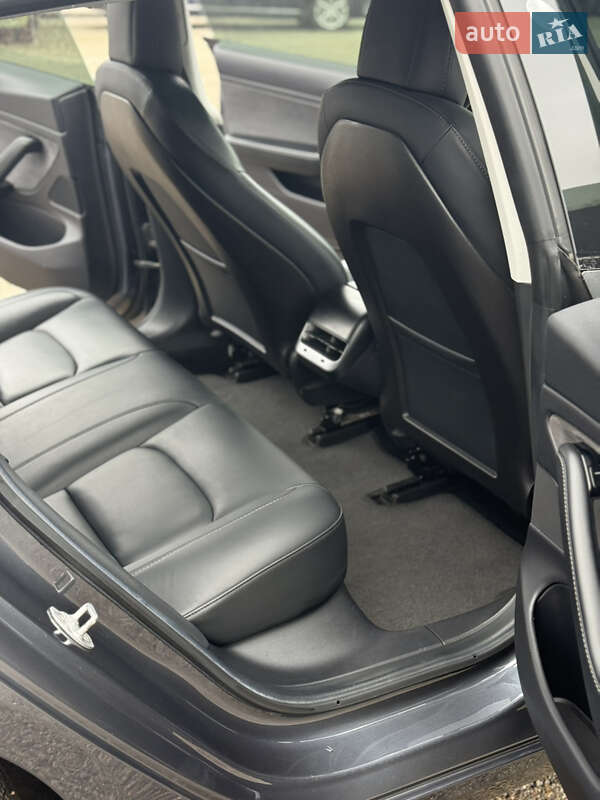 Седан Tesla Model 3 2019 в Кропивницком