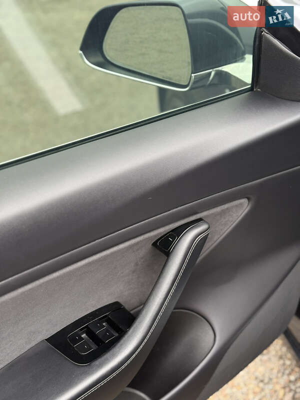 Седан Tesla Model 3 2019 в Кропивницком