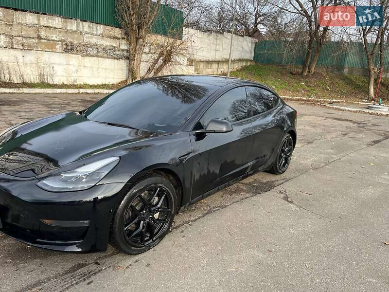 Седан Tesla Model 3 2022 в Києві
