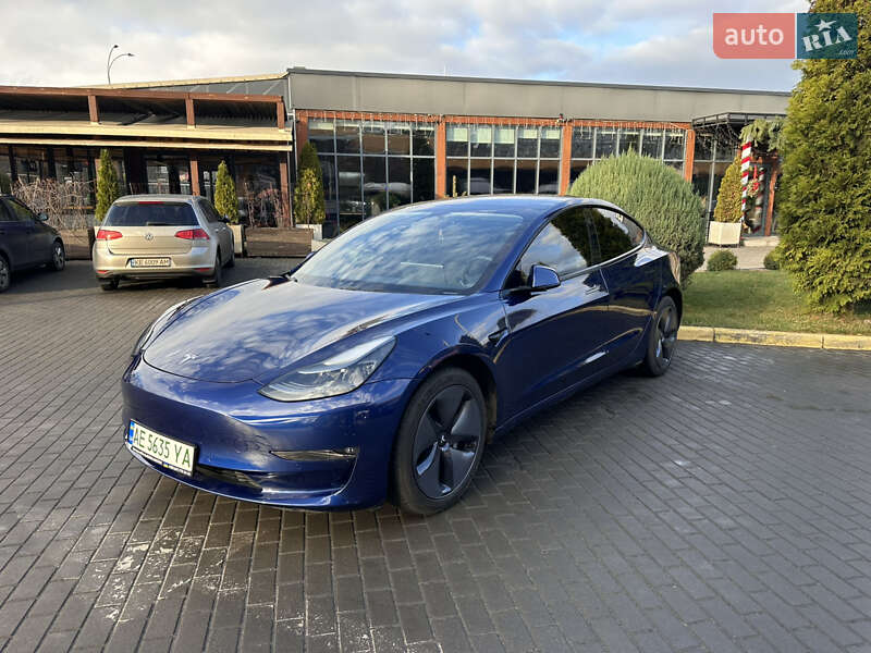 Седан Tesla Model 3 2022 в Днепре