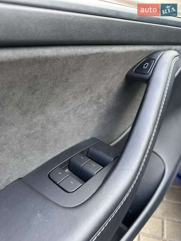 Седан Tesla Model 3 2022 в Днепре