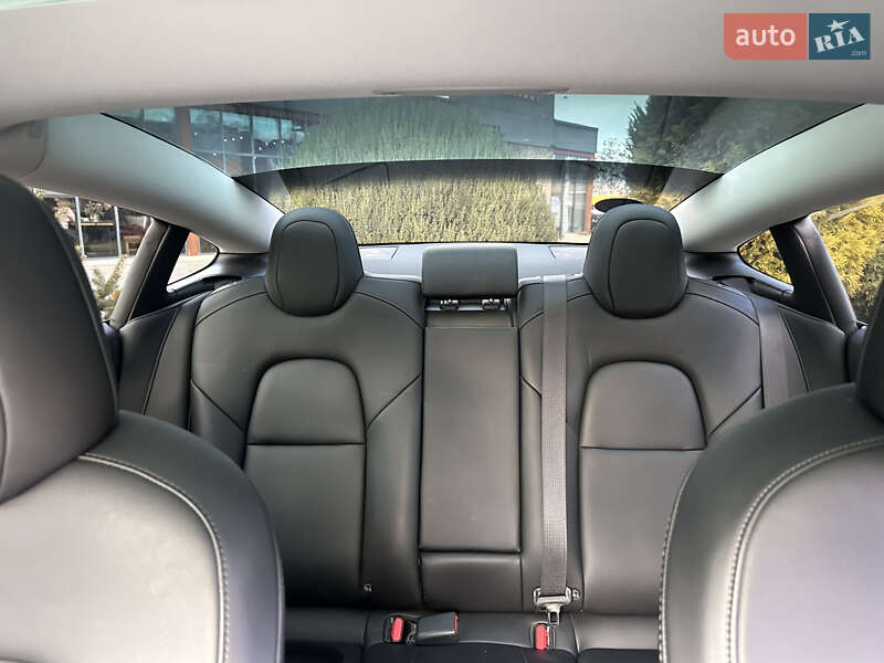 Седан Tesla Model 3 2022 в Днепре