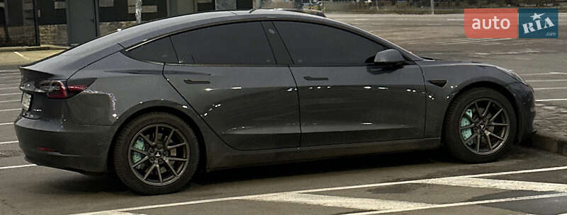 Седан Tesla Model 3 2022 в Киеве
