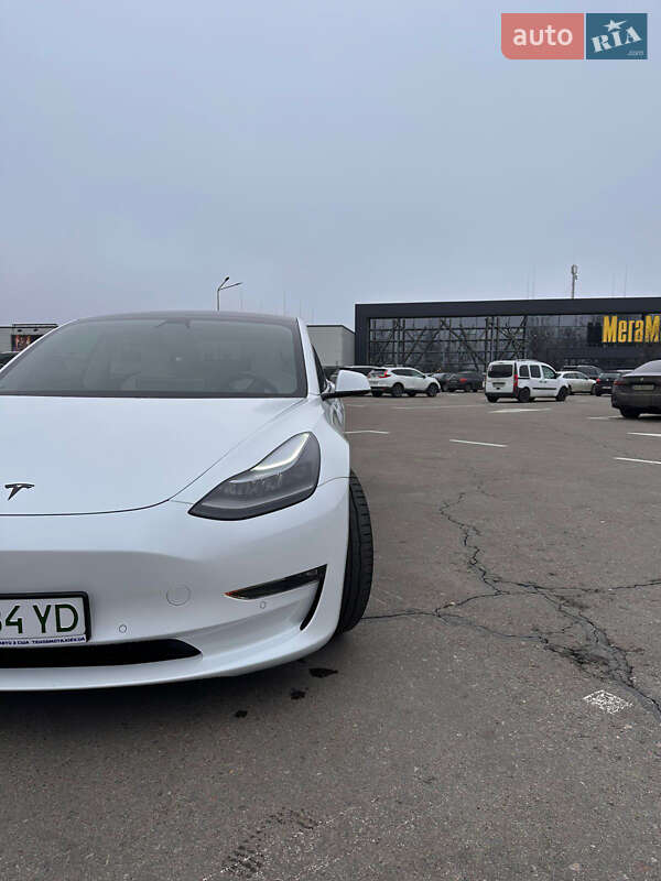 Седан Tesla Model 3 2022 в Киеве