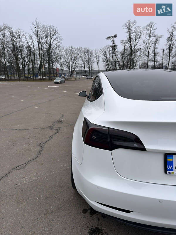 Седан Tesla Model 3 2022 в Киеве