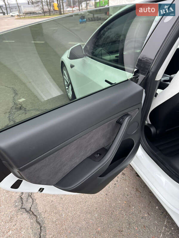 Седан Tesla Model 3 2022 в Киеве