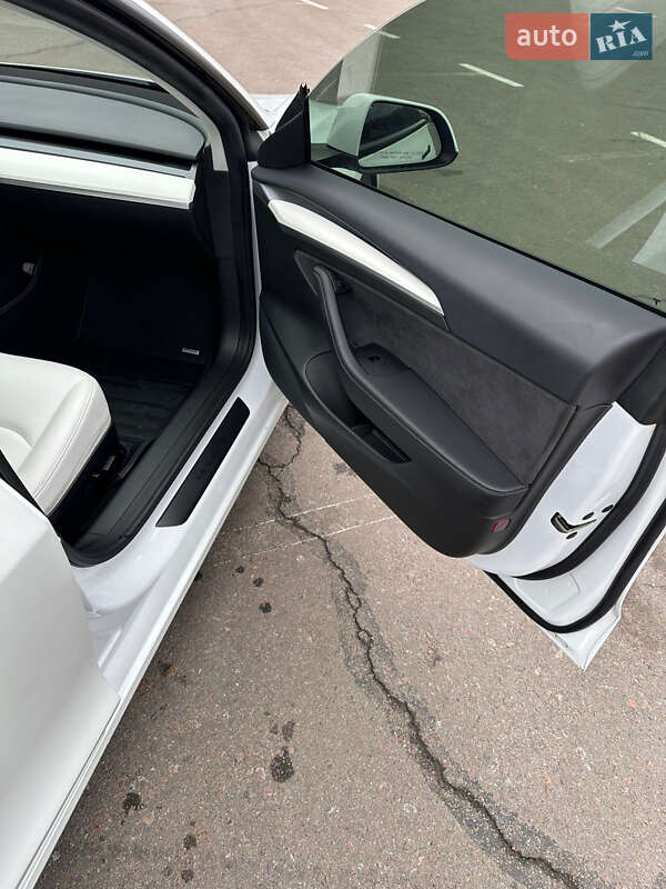 Седан Tesla Model 3 2022 в Киеве