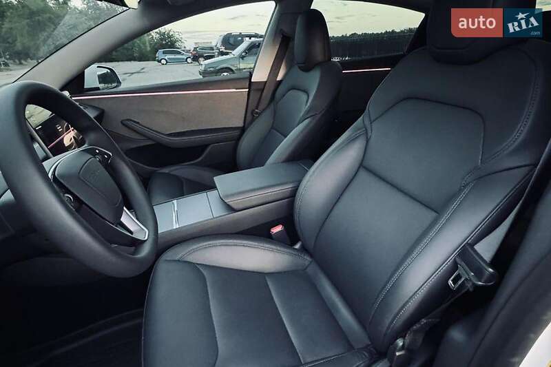 Седан Tesla Model 3 2024 в Киеве