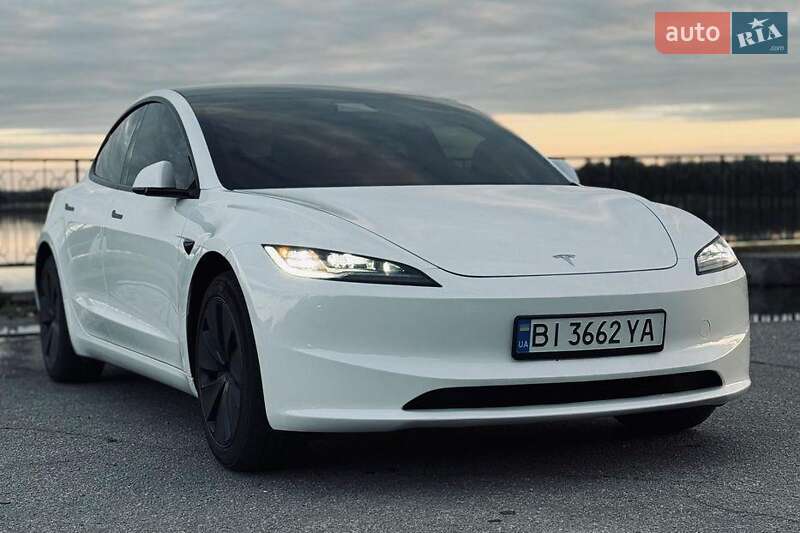 Седан Tesla Model 3 2024 в Киеве