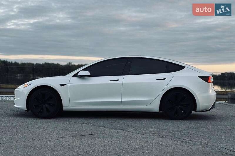 Седан Tesla Model 3 2024 в Киеве