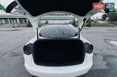 Седан Tesla Model 3 2024 в Киеве