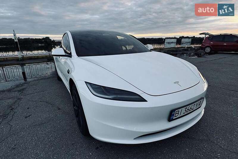 Седан Tesla Model 3 2024 в Киеве