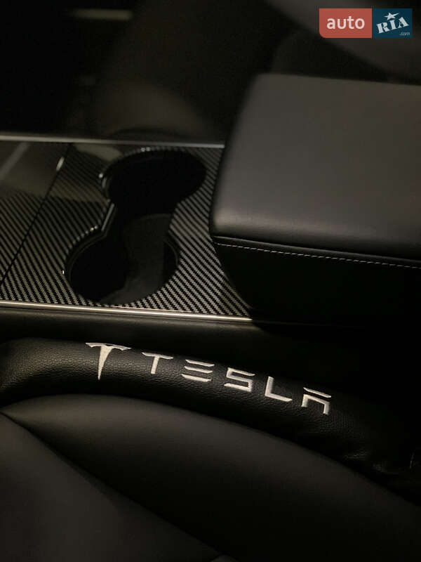 Седан Tesla Model 3 2018 в Киеве