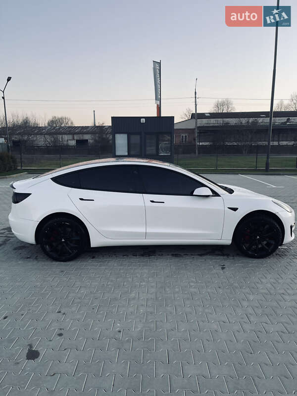 Седан Tesla Model 3 2018 в Виннице