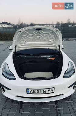 Седан Tesla Model 3 2018 в Виннице