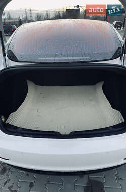 Седан Tesla Model 3 2018 в Виннице